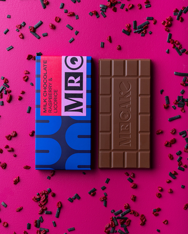 MR CAKE Milk Chocolate - Raspberry & Licorice chokladkaka